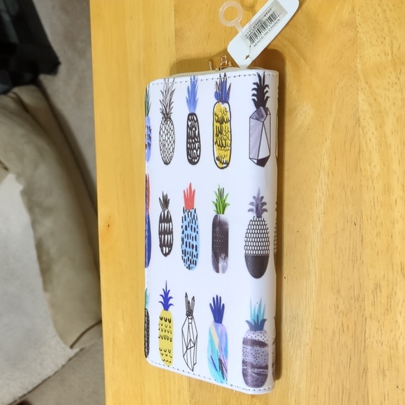 Pineapple themed wallet - Picture 1 of 5